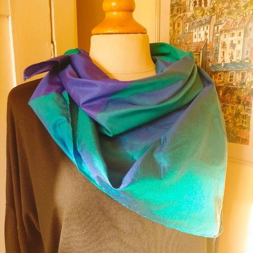 Vierkante zijden shawl groen blauw vierkanten zijde, Kleding | Dames, Mutsen, Sjaals en Handschoenen, Zo goed als nieuw, Sjaal