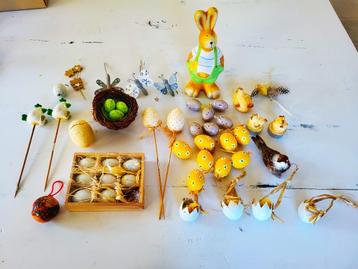 Verschillende nieuwe paasversieringen. beschikbaar voor biedingen
