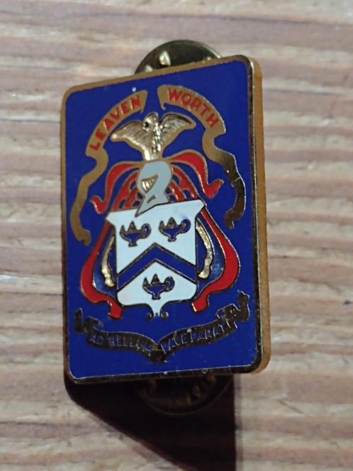 Militaire speld leavenworth ad bellum pace parati, Verzamelen, Militaria | Algemeen, Landmacht, Embleem of Badge, Amerika, Ophalen
