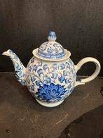 Blauw-wit theepot met bloemmotief, Antiek en Kunst, Antiek | Keramiek en Aardewerk, Ophalen