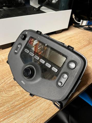 Originele Toyota Aygo / Citroen C1 / Peugeot 108 Radio unit beschikbaar voor biedingen