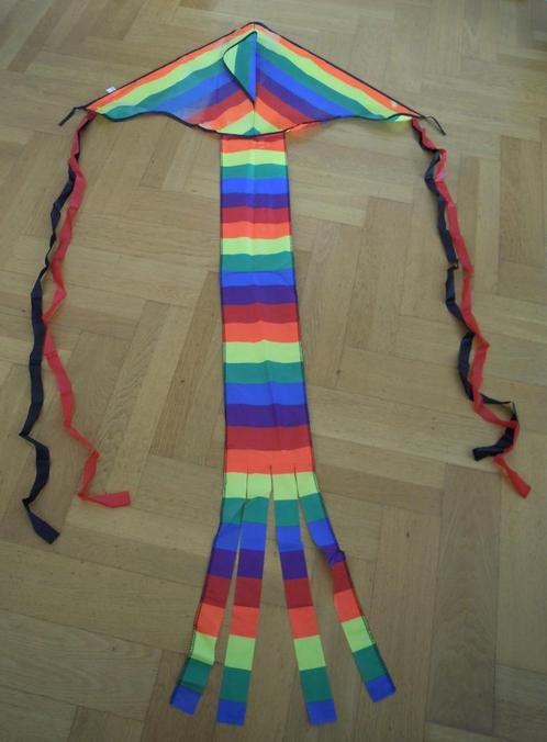 Nog in verpakking, kleurrijke nylon vlieger: doe een bod!, Sport en Fitness, Vliegeren, Zo goed als nieuw, Vlieger, Eenlijns, Ophalen of Verzenden