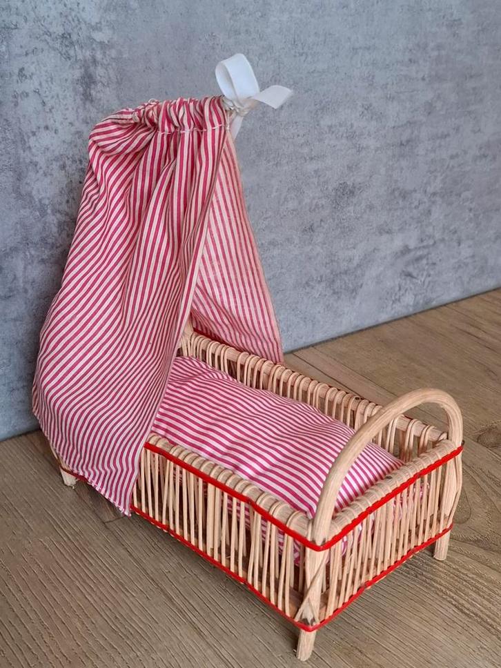 Miniatuur poppenbedje - 20x11x11 cm, Kinderen en Baby's, Speelgoed | Poppen, Gebruikt, Overige typen, Ophalen of Verzenden