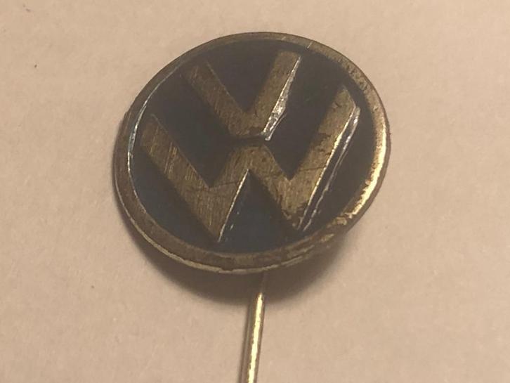 Metalen VW VOLKSWAGEN AUTOMERK Speld (Blauw/Aluminiumkleur)., Verzamelen, Speldjes, Pins en Buttons, Zo goed als nieuw, Speldje of Pin