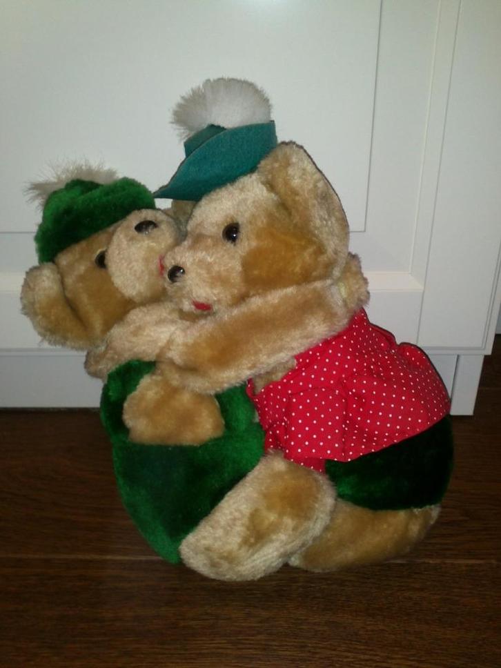 2 x Tiroler Beren Knuffels ( Jola ), Kinderen en Baby's, Speelgoed | Knuffels en Pluche, Zo goed als nieuw, Beer, Verzenden