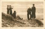 (381-109-033) Scheveningen Op den uitkijk, Ophalen of Verzenden, Zuid-Holland