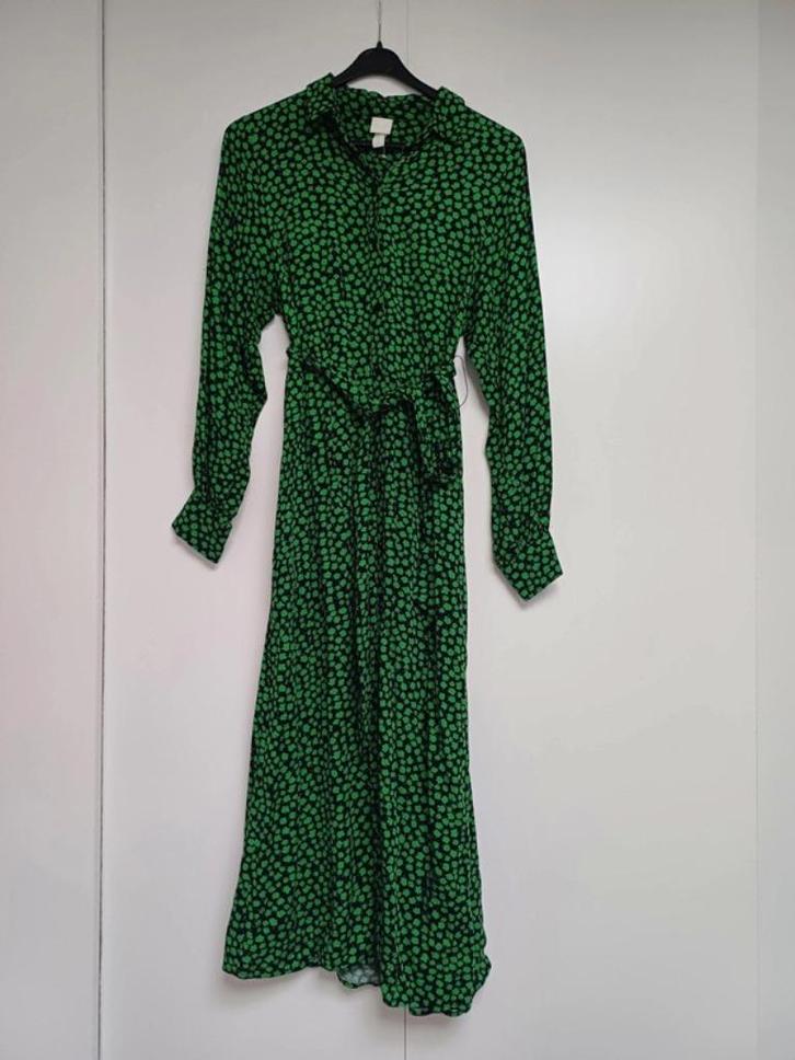 jurk met print van H&M, Kleding | Dames, Jurken, Zo goed als nieuw, Maat 36 (S), Groen, Onder de knie, Ophalen of Verzenden
