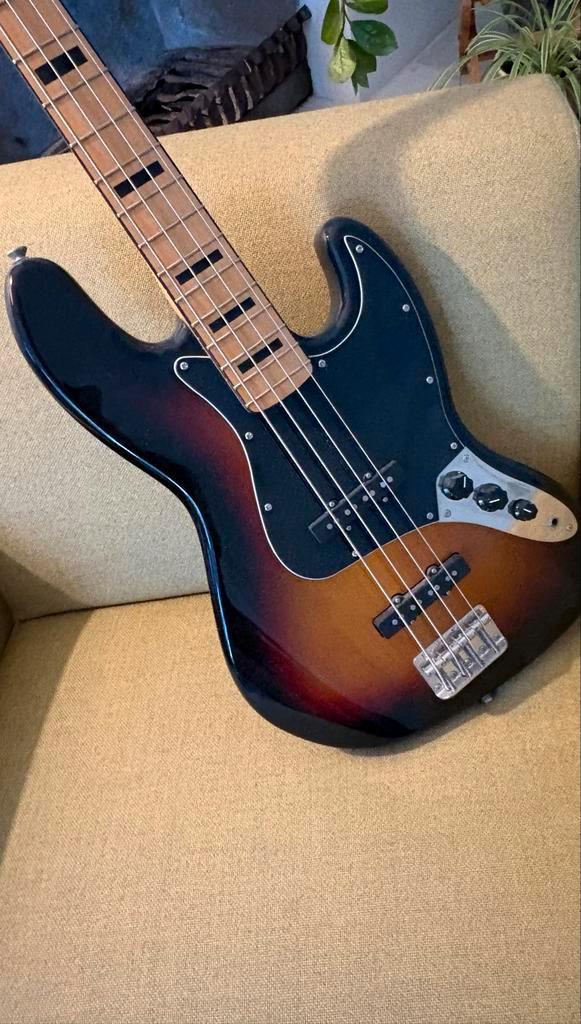 Squier Classic Vibe 70s Jazz Bass, Muziek en Instrumenten, Snaarinstrumenten | Gitaren | Bas, Zo goed als nieuw, Elektrisch, Ophalen