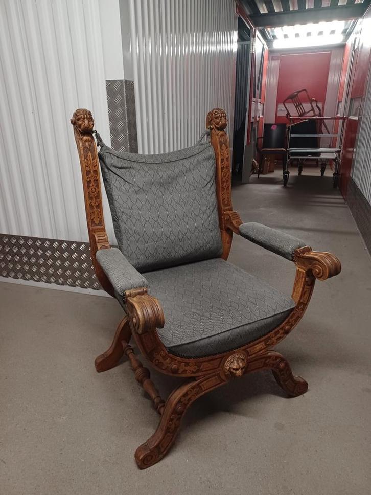 Laatste kans; Antieke stoel met leeuwenkoppen, Antiek en Kunst, Antiek | Meubels | Stoelen en Banken, Ophalen
