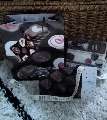 Cadeauset chocolade servetten cadeautas wenskaart lint beschikbaar voor biedingen