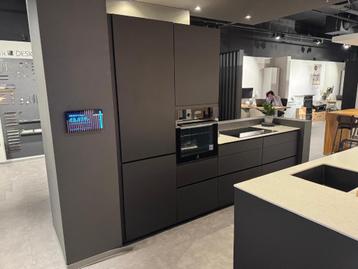 KEUKEN EILANDKEUKEN KVIK PRATO BLACK met composietblad beschikbaar voor biedingen