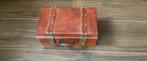 houten koffermodel kist met straps leer teak ? vintage retro, Huis en Inrichting, Woonaccessoires | Kisten, Minder dan 50 cm, 50 tot 100 cm