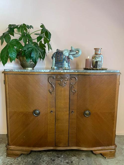 Vintage houten commode met lades en een marmeren blad, Huis en Inrichting, Kasten | Dressoirs, Gebruikt, 100 tot 150 cm, 25 tot 50 cm