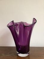 Oude glazen vaas van boheems glas, 24 cm hoog, zakdoekvaas., Huis en Inrichting, Woonaccessoires | Vazen, Ophalen, Gebruikt, Overige kleuren