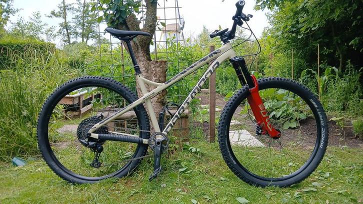 Dartmoor Primal 29" Custom all mountain/enduro hardtail L, Fietsen en Brommers, Fietsen | Mountainbikes en ATB, Zo goed als nieuw