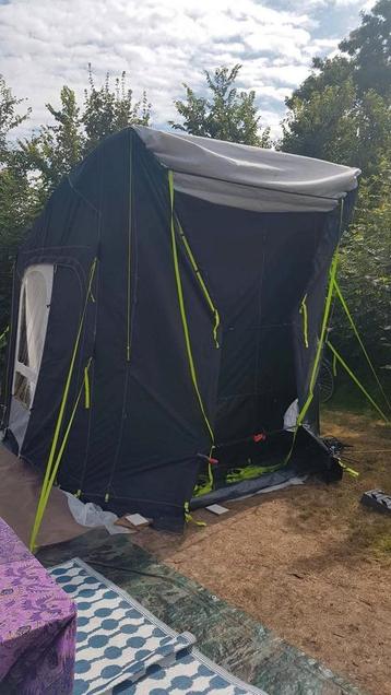 Degelijke bus of camper tent , opblaasbaar gekocht bij de la beschikbaar voor biedingen