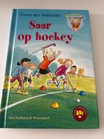 Saar op Hockey - Vivian den Hollander, Ophalen of Verzenden, Zo goed als nieuw, Fictie algemeen