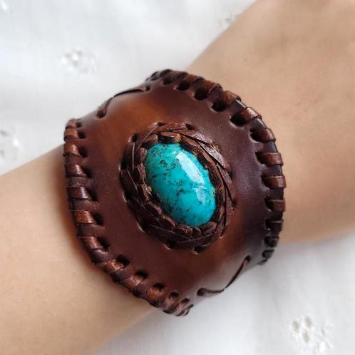 Vintage brede leren armband met een blauwe steen, Sieraden, Tassen en Uiterlijk, Armbanden, Zo goed als nieuw, Leer, Blauw, Met edelsteen
