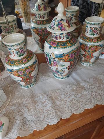 Chinees kaststel 3 delig aardewerk.  beschikbaar voor biedingen