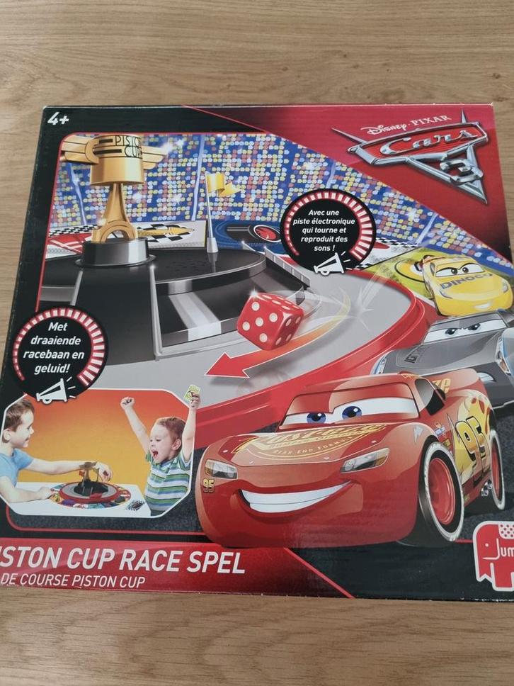 Cars piston cup race spel, Hobby en Vrije tijd, Gezelschapsspellen | Bordspellen, Zo goed als nieuw, Een of twee spelers, Drie of vier spelers