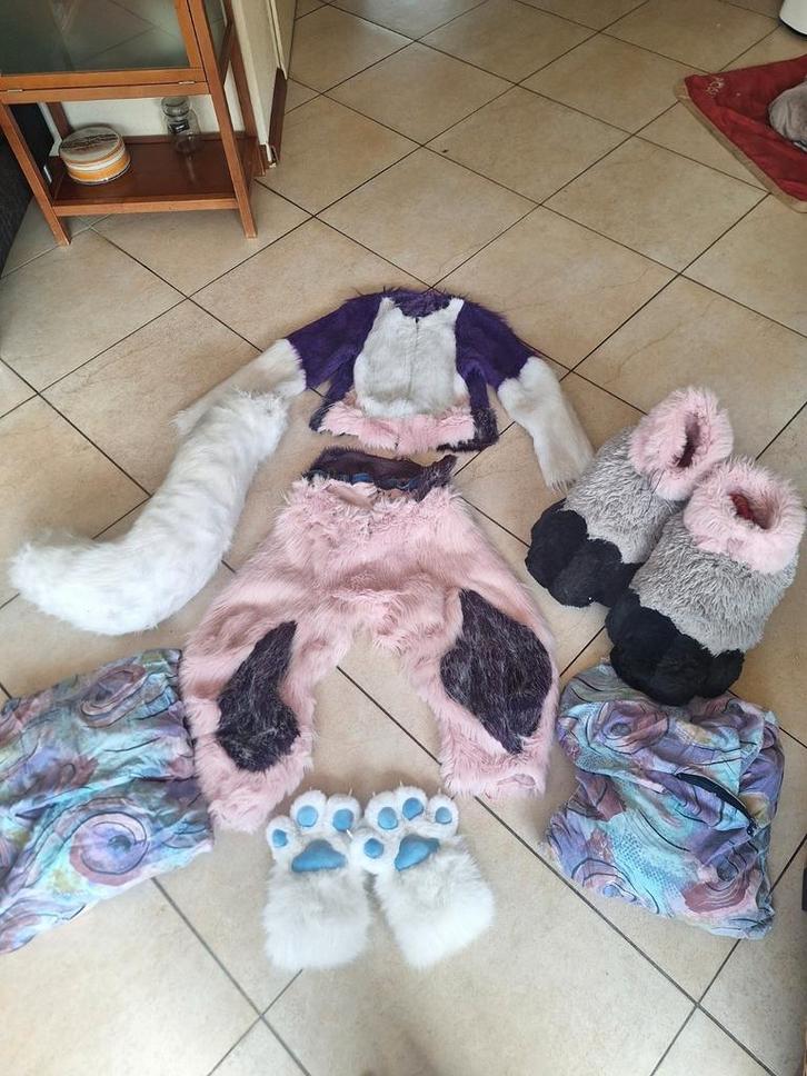 Fursuit fullsuit body for sale!, Hobby en Vrije tijd, Kostuums, Theaterbenodigdheden en LARP, Zo goed als nieuw, Ophalen of Verzenden