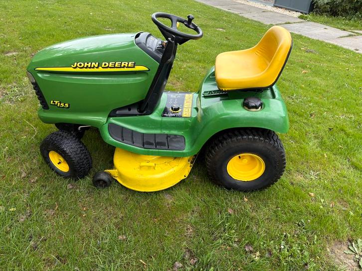 John Deere LT155 zitmaaier, Tuin en Terras, Zitmaaiers, Zo goed als nieuw, Ophalen of Verzenden