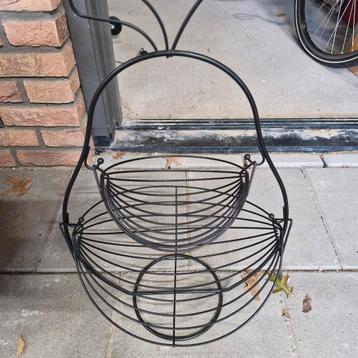 Fruitmand Peer Vorm beschikbaar voor biedingen