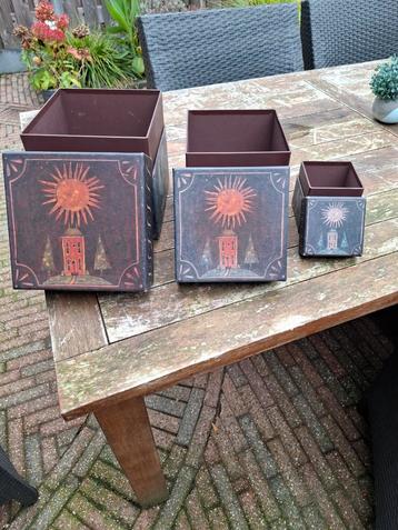 Decoratieve dozen set van 3 beschikbaar voor biedingen