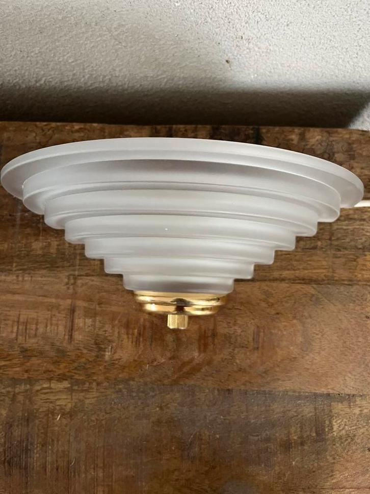 Vintage art deco matglazen trapsgewijze wandlamp, Huis en Inrichting, Lampen | Wandlampen, Ophalen of Verzenden