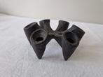 (C) Vintage gietijzeren design kandelaar door Jens H. Quistg, Huis en Inrichting, Woonaccessoires | Kandelaars en Kaarsen, Overige materialen
