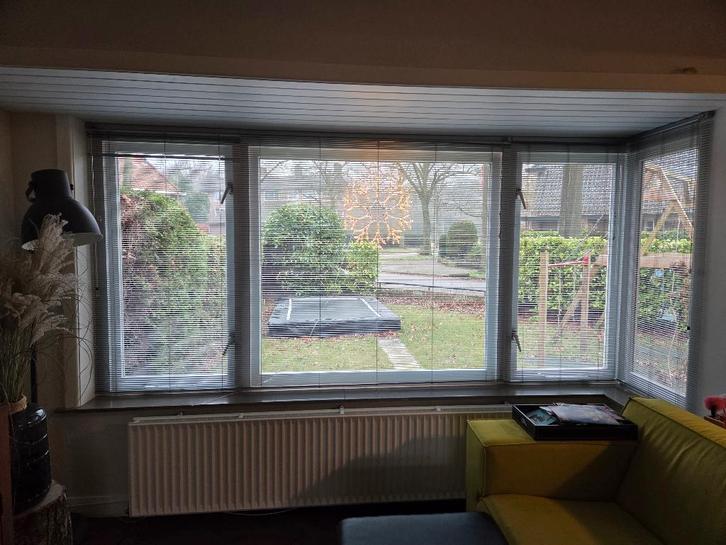 Luxaflex jaloezieën blauw-grijs, 5 stuks, Huis en Inrichting, Stoffering | Gordijnen en Lamellen, Gebruikt, 100 tot 150 cm, Grijs