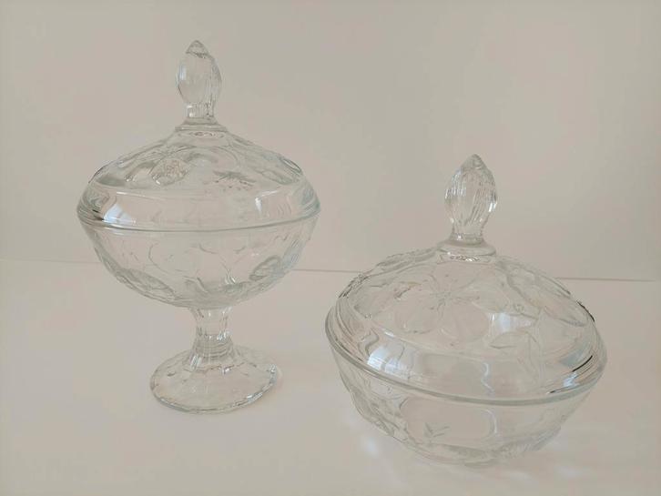 Glazen Bonbonnières met Bloemmotief - Set van Twee, Antiek en Kunst, Antiek | Glas en Kristal, Ophalen of Verzenden