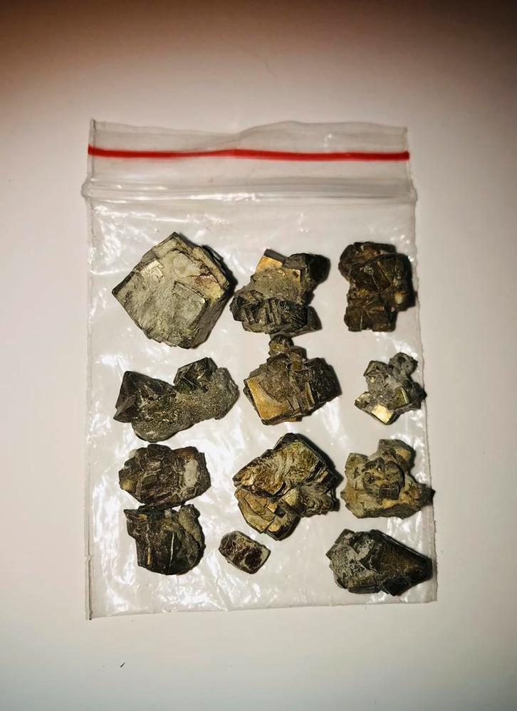 Pyriet klein zakje, Verzamelen, Mineralen en Fossielen, Ophalen of Verzenden