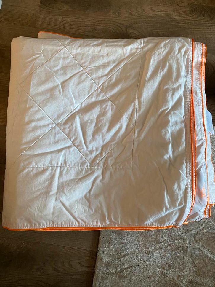 4 Seizoenen Zijden Dekbed 240x220, knopen, Huis en Inrichting, Slaapkamer | Beddengoed, Zo goed als nieuw, Deken of Dekbed, Tweepersoons