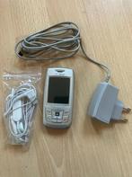 Vintage E250 Samsung incl oplader oortjes origineel vintage, Telecommunicatie, Gebruikt, Ophalen of Verzenden, 8 GB, Zilver