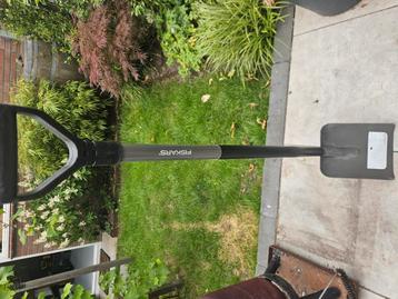 FISKARS schep zwartgrijs, zgan beschikbaar voor biedingen