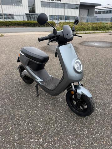 Niu MQ1sport gele plaat elektrische scooter beschikbaar voor biedingen