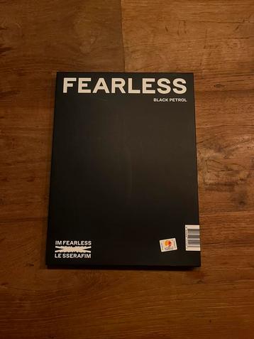 LE SSERAFIM Debut Album Fearless ‘Black Petrol’ Version beschikbaar voor biedingen