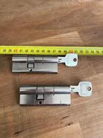 2 cilinders 75mm met 2 sleutels, 2 sterren keurmerk., Ophalen of Verzenden, Zo goed als nieuw, Rvs, Slot