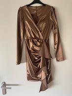 Jurk Satijn + pads - Maat S/M, Kleding | Dames, Jurken, Bruin, Ophalen of Verzenden, Maat 36 (S), Gedragen