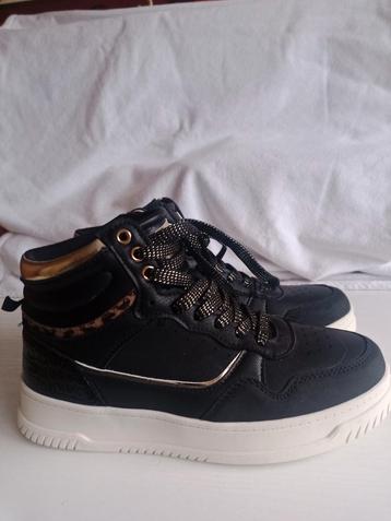 Nieuwe Hoge Sneakers - Maat 37 beschikbaar voor biedingen