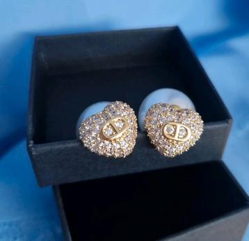 Nieuw mooie hart oorbellen heart earrings beschikbaar voor biedingen