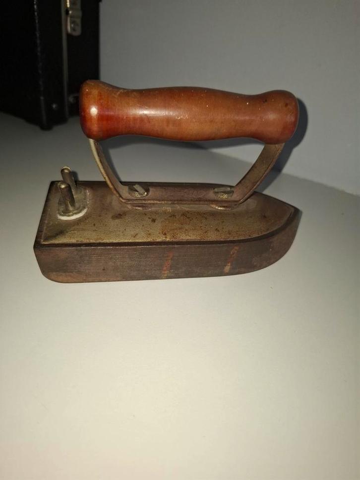 Antiek Strijkijzer - Vintage Decoratie, Antiek en Kunst, Antiek | Gereedschap en Instrumenten, Ophalen of Verzenden