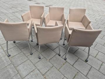 Artifort design eetkamerstoelen Model Paco 6 leer op wielen beschikbaar voor biedingen