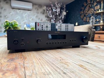 Mooie Rotel RA-12 Versterker Zwart beschikbaar voor biedingen