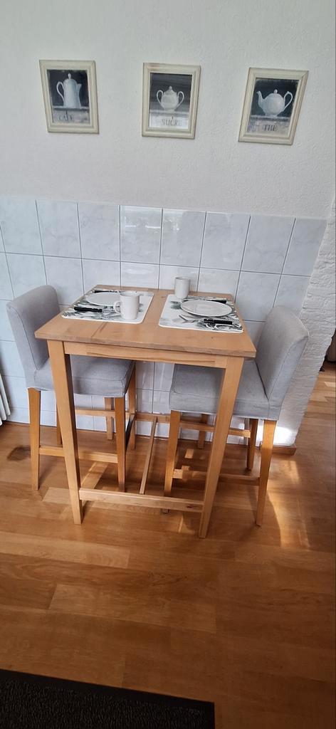 IKEA "Bjorküdden" bartafel en " Bergmund" barkrukken, Huis en Inrichting, Tafels | Eettafels, Zo goed als nieuw, 50 tot 100 cm