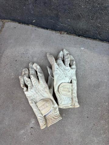 Wedstrijd handschoenen beschikbaar voor biedingen