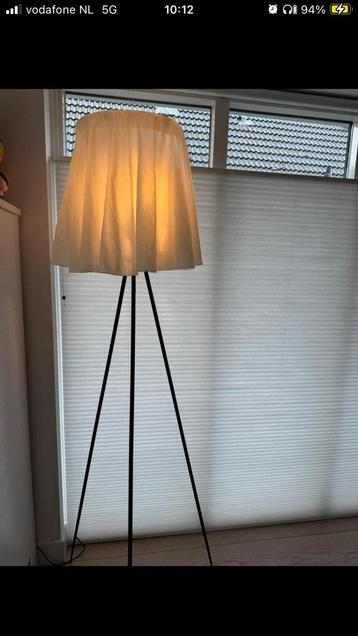 Rosy Angelis Vloerlamp, gevallen en lichte schade. beschikbaar voor biedingen