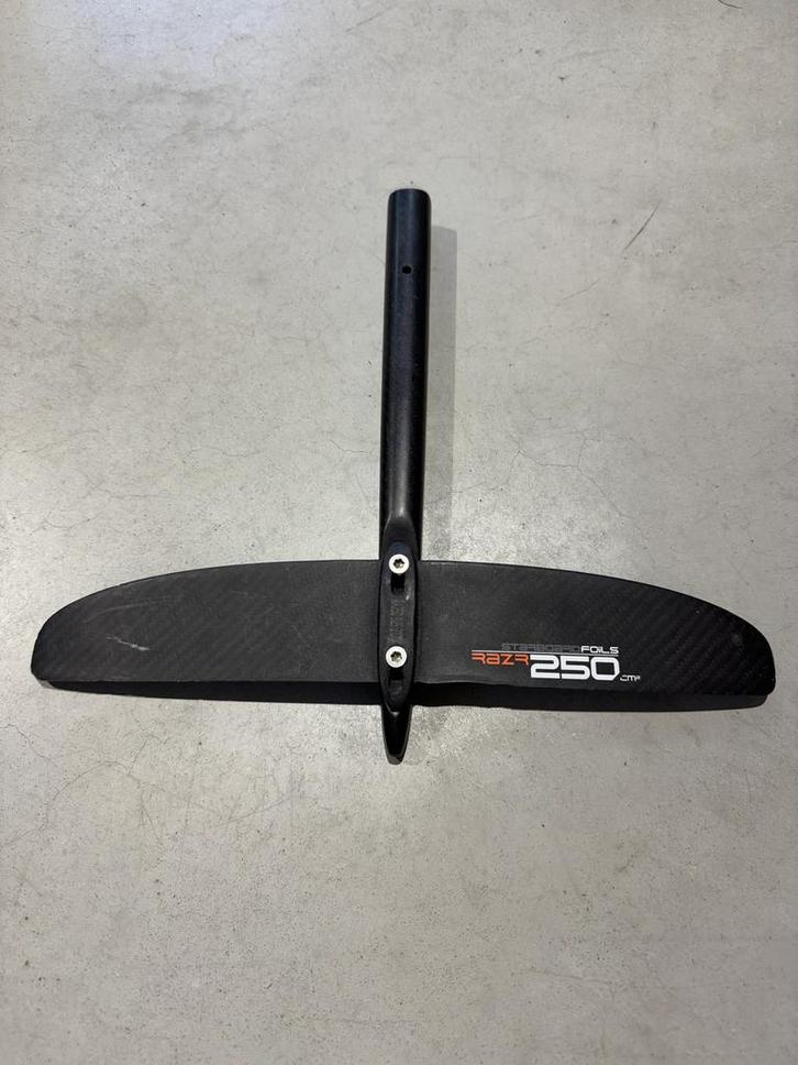 Starboard Tail Wing RAZR 250 + Quick Lock Tail 36cm, Watersport en Boten, Wingsurfen, Gebruikt, Wingsurf-hydrofoil, Ophalen