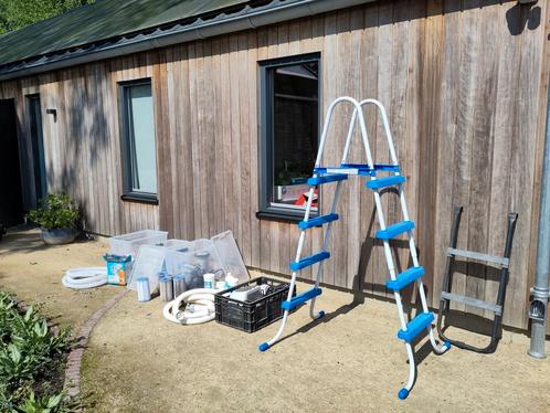 Intex zoutwatersysteem met zwembad trap en overig toebehoren, Tuin en Terras, Zwembad-toebehoren, Zo goed als nieuw, Ophalen